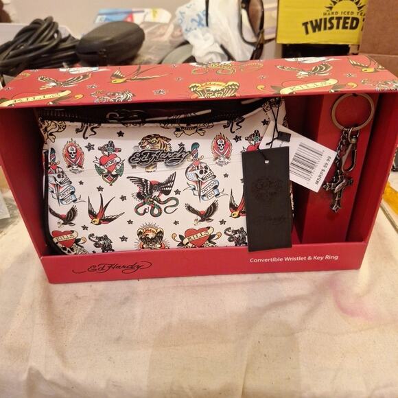 NWT Ed Hardy White Tattoo Print Shoulder Bag / Wristlet + Cross Key Ring Skull - Picture 1 of 6